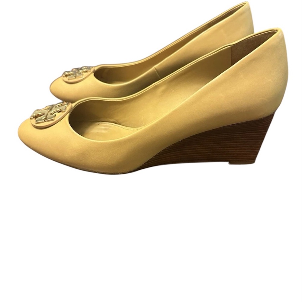 Tory Burch Tan Wedges Gold TT Emblem Size 9 - Picture 2 of 6